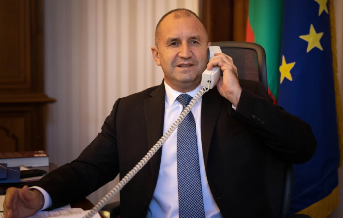 Радев соопшти дека мандатот за формирање нова влада на Бугарија ќе го даде по Нова Година