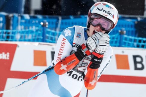 Гисин го повреди ‘рбетот, ги движи рацете и нозете по операцијата