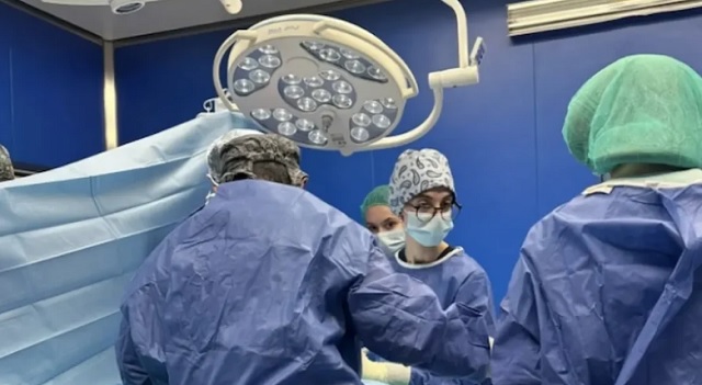 Во Македонија за првпат изведена хируршка интервенција кај дете со ретка конгенитална деформација