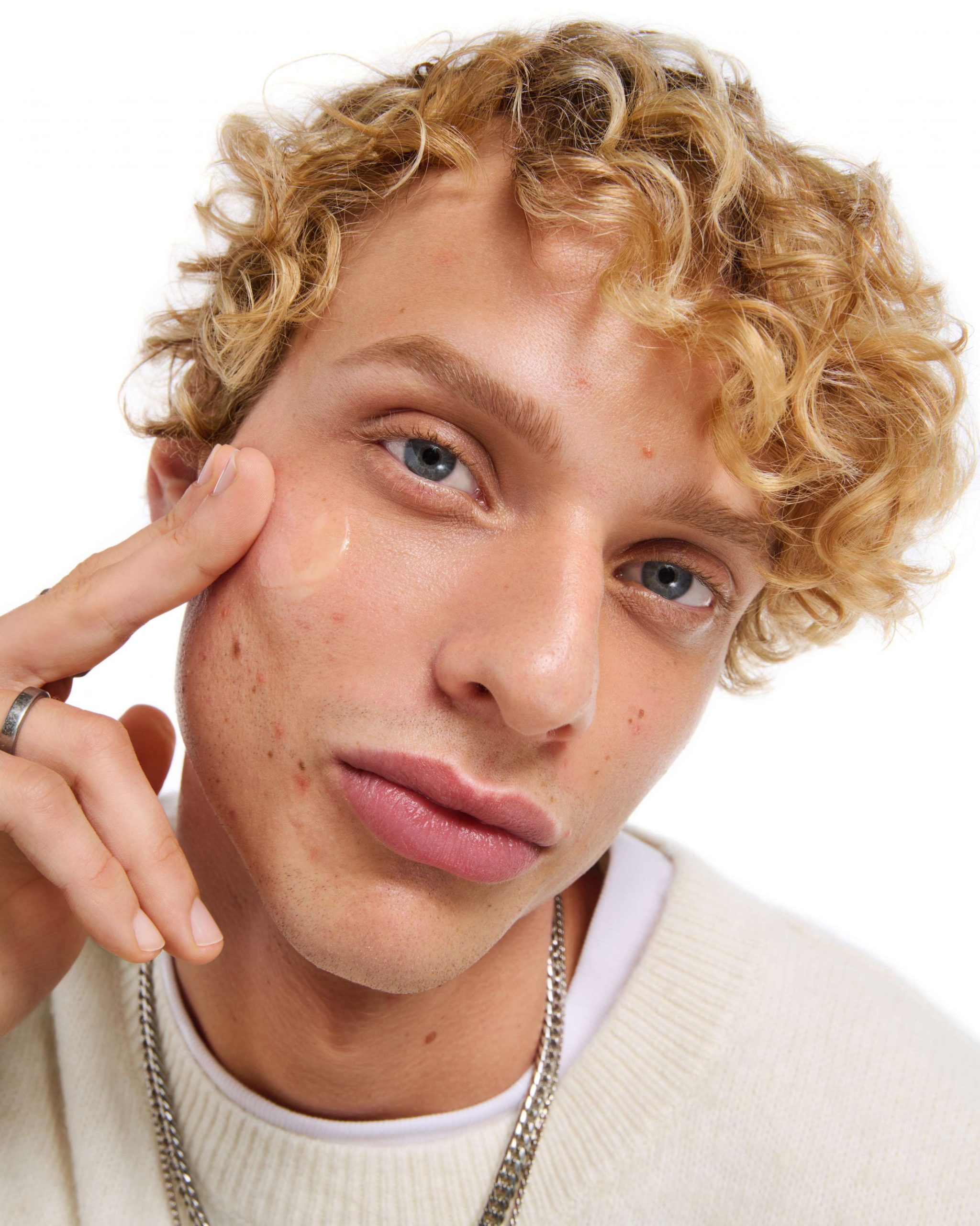 Совршена рутина за тинејџерската кожа склона кон акни во 3 чекори!