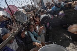 СЗО: Стотици илјади деца и бремени жени во Газа ќе страдаат од неухранетост