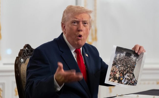 ЕВРОПСКИТЕ НАЦИИ ПРОПАЃААТ И ГИ ВОДАТ СЛАБАЦИ, ВЕЛИ ТРАМП