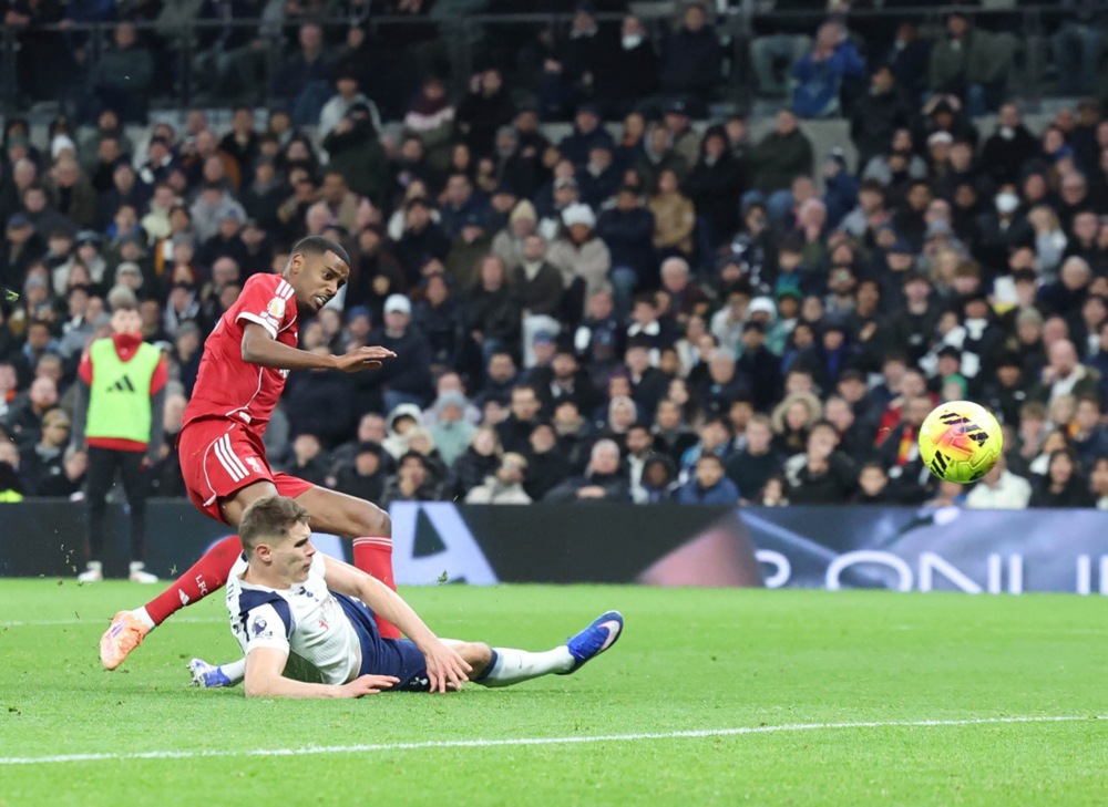 Фудбалерот кој му ја скрши ногата на Исак нема да добие казна! (ВИДЕО)