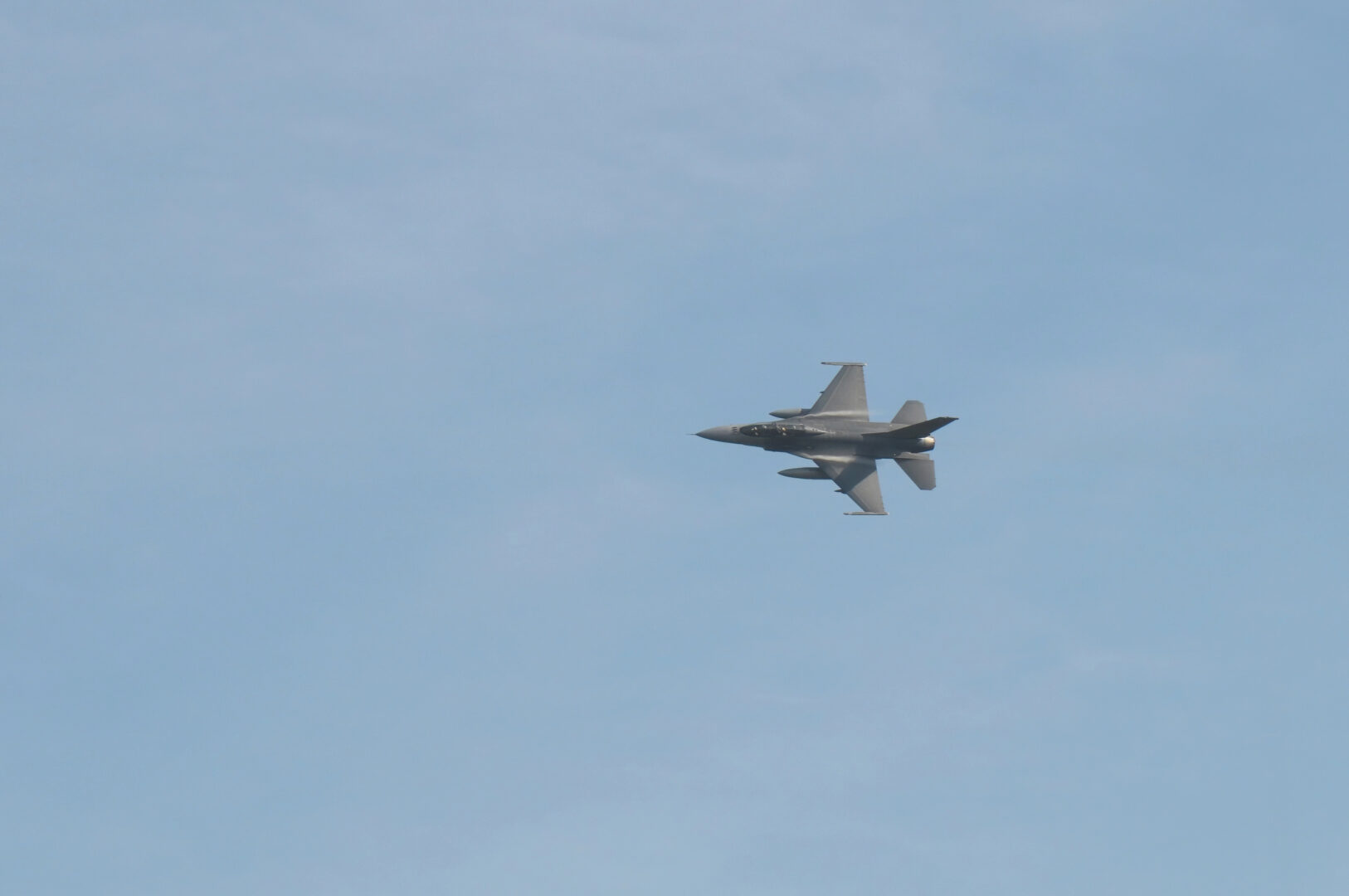 (Видео) Тајландски борбени авиони ја нападнаа Камбоџа