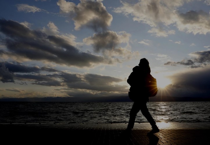 Промелниво облачно со сончеви периоди