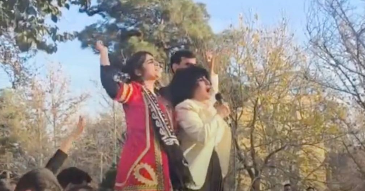 Добитничката на Нобелова награда, Наргес Мохамади тврди дека била брутално претепана при апсењето во Иран