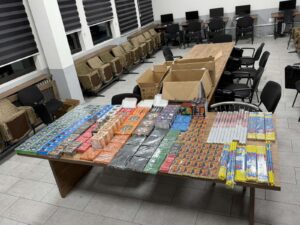 Над 9.000 петарди и друга пиротехника пронајдени во возило во Гостивар