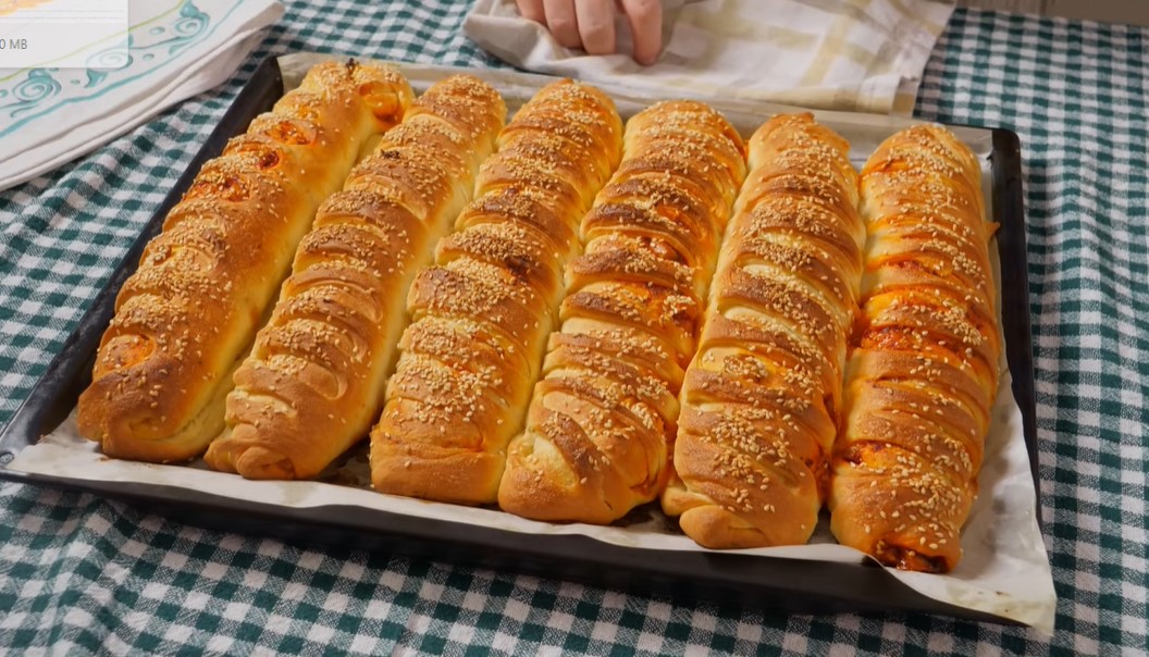 Посно печиво од рерна: Полно е со сочен фил, а меко е како памук