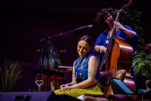 Преполна Филхармонија за концертот „Кадифено“ на Зарина Првасевда