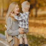 Немој да го гушкаш и бакнуваш, тој е момче!