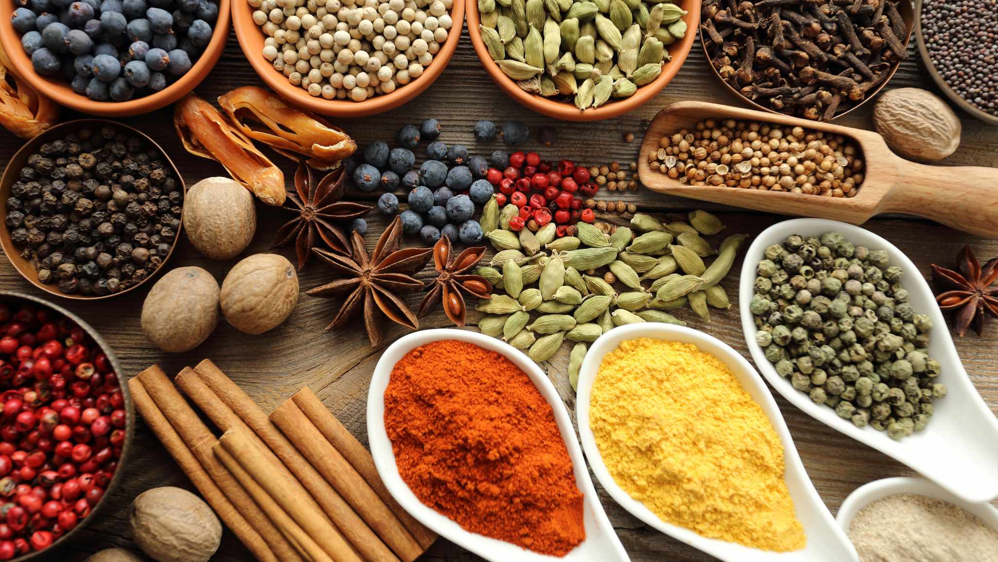 Редовното користење на ЗАЧИНИ и БИЛКИ во исхраната може да го НАМАЛИ крвниот притисок!