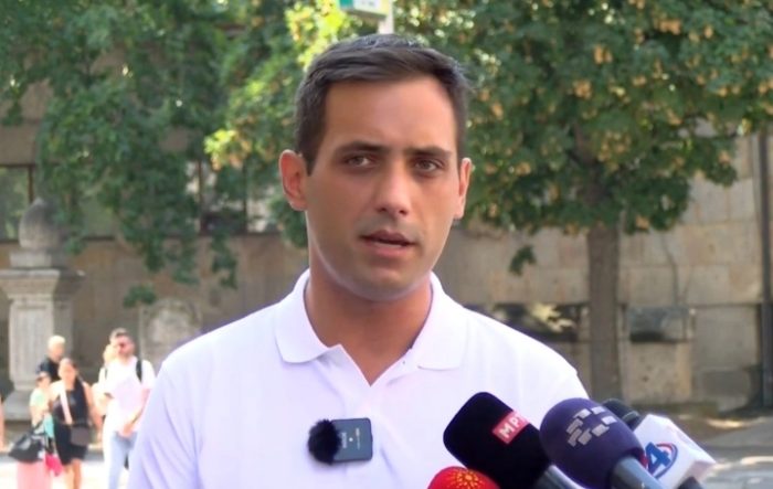 МЕЦИНОВИЌ: Без факти, СДСМ создава хисерија за преземање мигранти, јава на бранот на ксенофобијата и создава паника кај граѓаните