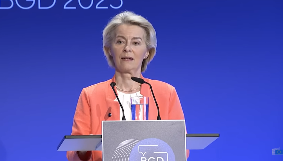 ЕУ ГО ЗАМРЗНА РУСКИОТ ИМОТ: Фон дер Лајен порача дека ако Русија и натаму војува, трошоците само ќе растат