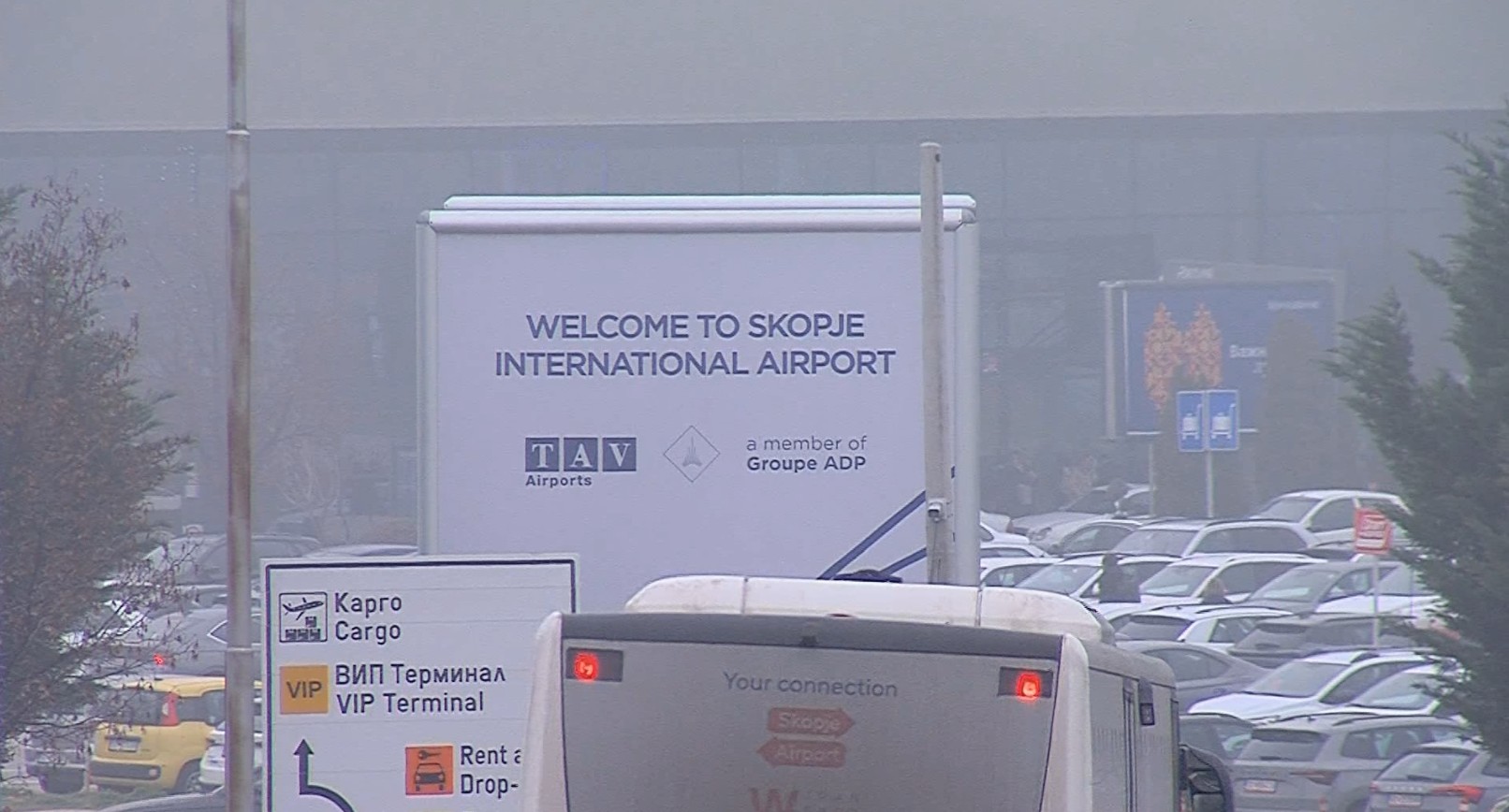 Откажани 20 летови на скопскиот аеродром поради густа магла, расчистување и снег од вторник