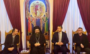 Македонците од Албанија на прием кај владиката на Корча за Божик