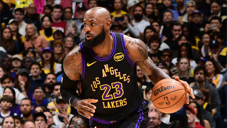 Детроит го расипа 41-виот роденден на Леброн, дебитант е јунак на Филаделфија (Видео)