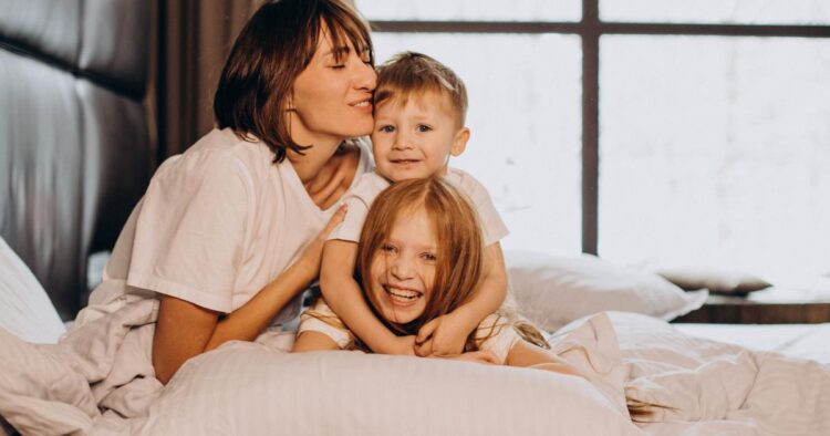 ЕДНОСТАВНО ОБЈАСНУВАЊЕ НА ГЕНЕТИКАТА: Што сè наследуваат децата од родителите?