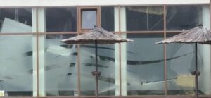 (ВИДЕО) Несреќа во Романија: Се урна таван од затворен базен, се трага по деца кои се под урнатините