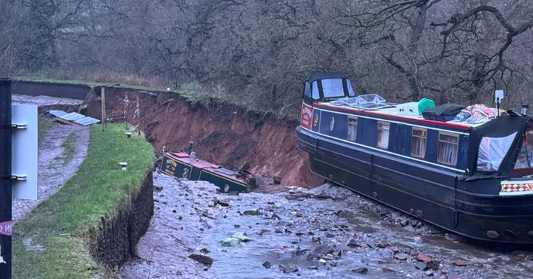 Се отвори дупка во канал во Британија,  прогласена вонредна состојба