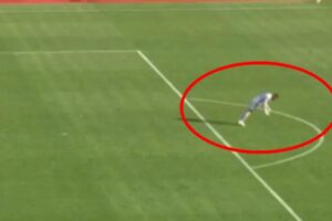 (ВИДЕО) Голманот на Судан се сруши на терен