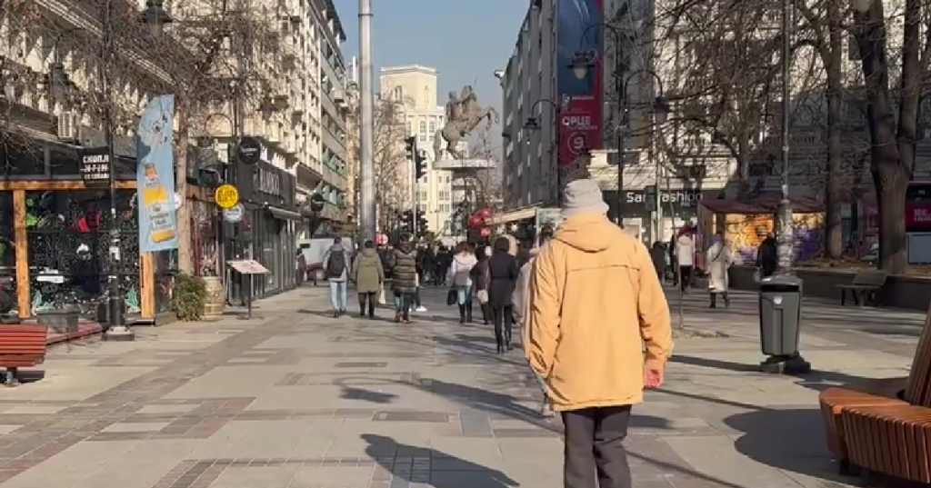 Граѓаните посакуваат здравје и благосостојба, дочекот на Новата година со различни трпези, но со иста надеж