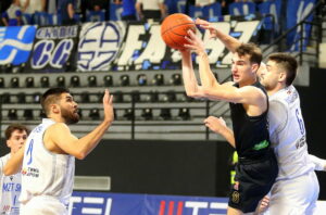 Ладните сали пак се проблем – МКФ го одложи продолжението на сезоната