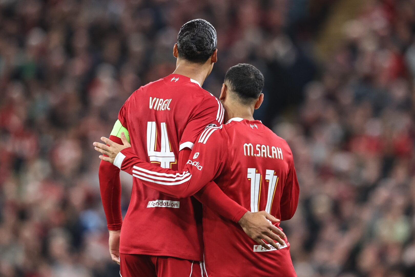 Ван Дајк: Не знам дали Салах ќе се врати во Ливерпул