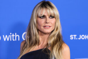 (Фото) Ги покажа своите прекрасни облини во танга бикини, воодушевувајќи ги обожавателите