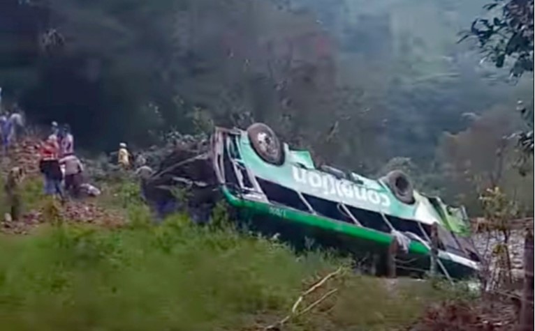 Тешка автобуска несреќа во Мексико, најмалку 10 загинати и 32 повредени