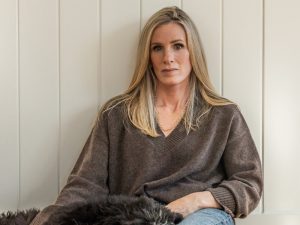 Од еуфорија до јавен линч: Шокантна исповед на жената снимана на концертот на Coldplay