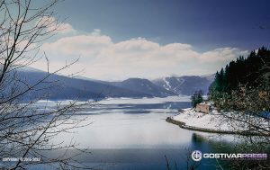 Паднал спортски авион во Мавровско езеро