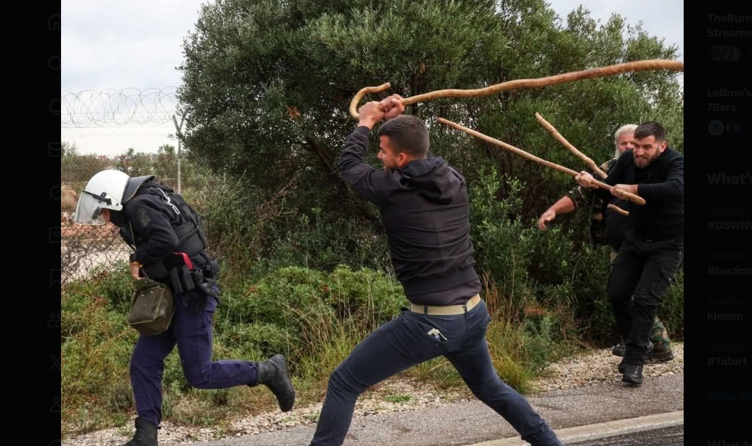 ХАОС НА КРИТ И НИЗ ЦЕЛА ГРЦИЈА: Земјоделците блокираат аеродроми, патишта и пристаништа, еден полицаец е повреден