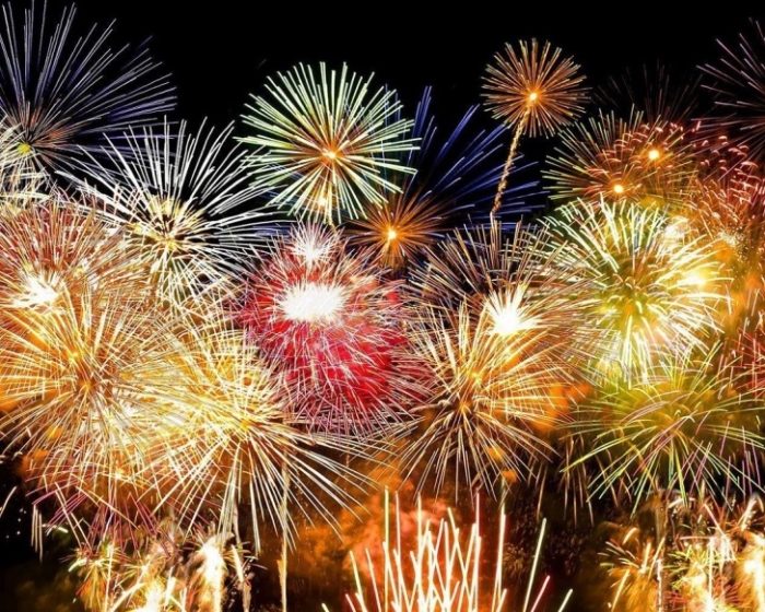 ОГНОМЕТИ НИЗ СВЕТОТ: Во Кирибати први во светот ја дочека Новата 2026 година, како и Самоа и Тонга, и во Нов Зеланд веќе си честитаа