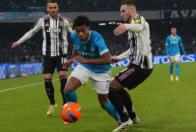 Наполи на врвот на Серија А