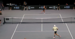 Кирјос славеше во дуелот на половите против Сабаленка