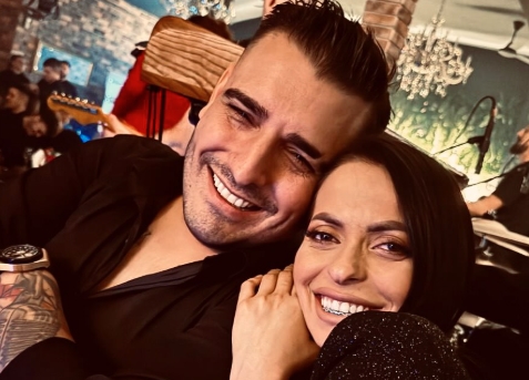 „Не се на видливи места“ – Сопругата на пејачот Дарко Лазиќ откри колку тетоважи има