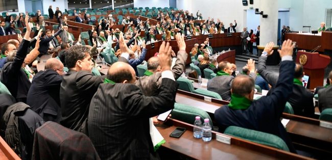 АЛЖИР ЈА ПРОГЛАСИ ФРАНЦУСКАТА КОЛОНИЗАЦИЈА ЗА ЗЛОСТОРСТВО И БАРА ОТШТЕТА