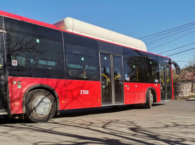 Дивеење во автобус во Кондово – нападнале малолетник, а потоа и возачот