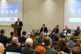 Е-општество: Дигиталната трансформација не вреди ако граѓаните чекаат услуга на шалтер