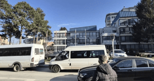 Превозниците на ученици во Гостивар протестираат – седум месеци без плата, најавуваат блокада