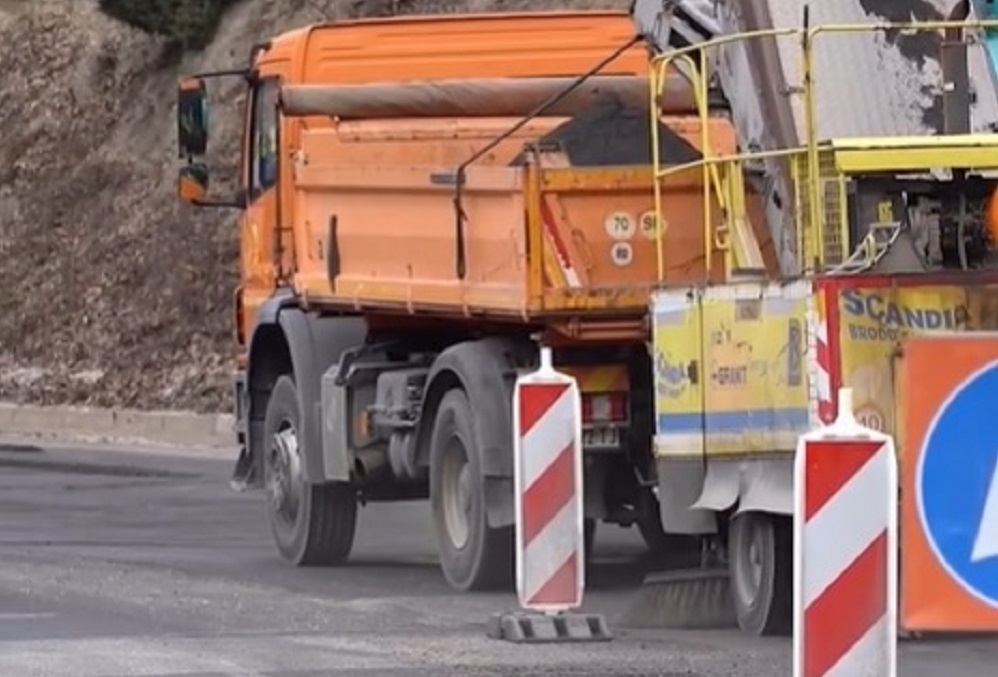 До февруари се очекува да заврши рехабилитацијата на патниот правец преку превојот Пресека, најави Николоски