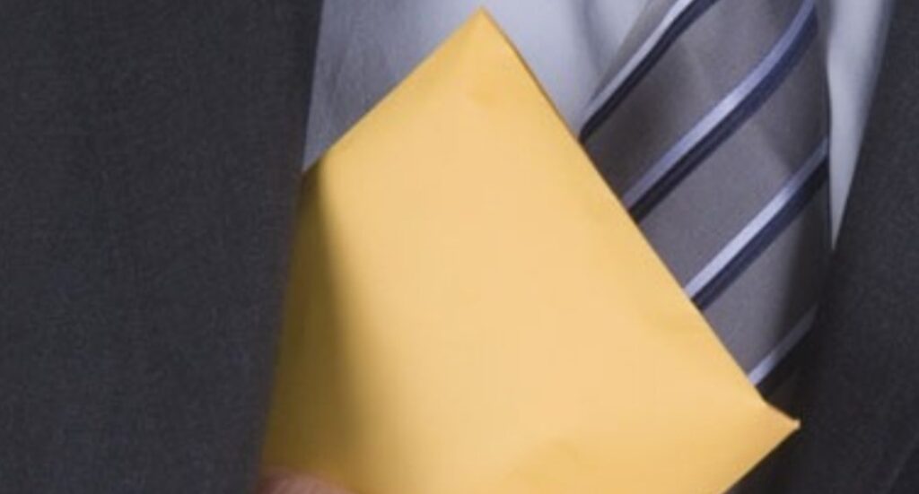 Приведен полициски службеник за сторено кривично дело „изнуда“ – поднесена кривична пријава, следува суспензија од работното место