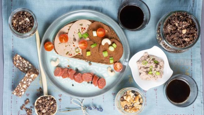 УЛТРАПРЕРАБОТЕНАТА ХРАНА БОГАТА СО ШЕЌЕРИ, БОИ И АРОМИ ГИ ЗАГРОЗУВА ДЕЦАТА ШИРУМ СВЕТОТ, ВЕЛИ УНИЦЕФ