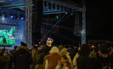 Фото: Пајак, младите рокери и „The back door band“ ја кренаа атмосферата, Охрид пулсира во ритамот на празниците