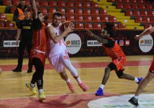 Работнички со „фуриозна“ последна четвртина го „урна“ Тиквеш за четвртфинале во Купот на Македонија