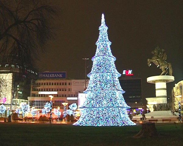 Скопје ќе се украсува новогодишно за 53.000 евра