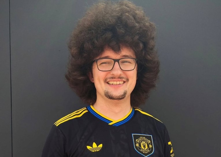 Астон Вила го трола навивачот Јунајтед: Со нашата серија ќе имаше две шишања (ФОТО)