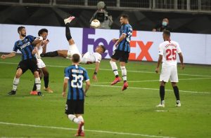 Фудбалерот на Севиља, Маркао, суспендиран на шест натпревари поради навреда кон судија