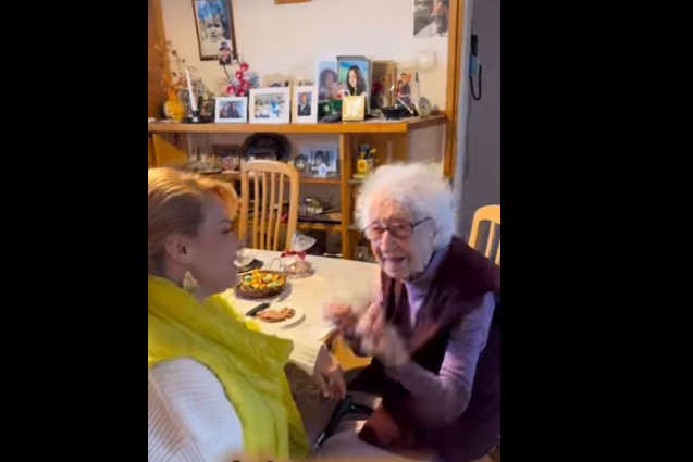 СТОГОДИШНИЦИТЕ ВО БУГАРИЈА: Староста е благослов, вели 101-годишната баба Веска, а 103-годишната баба Ана не жалете се’ што сте остареле