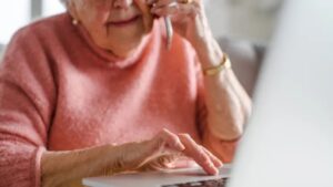 Лажен полицаец измами старица за 23.300 евра, со парите го фатија на граница